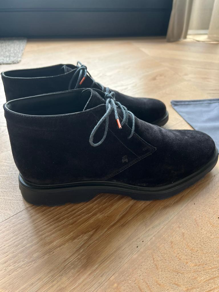 Boots van het merk Hogan kleur donkerblauw maat UK 8,5, Ophalen, Zo goed als nieuw, Blauw, Boots