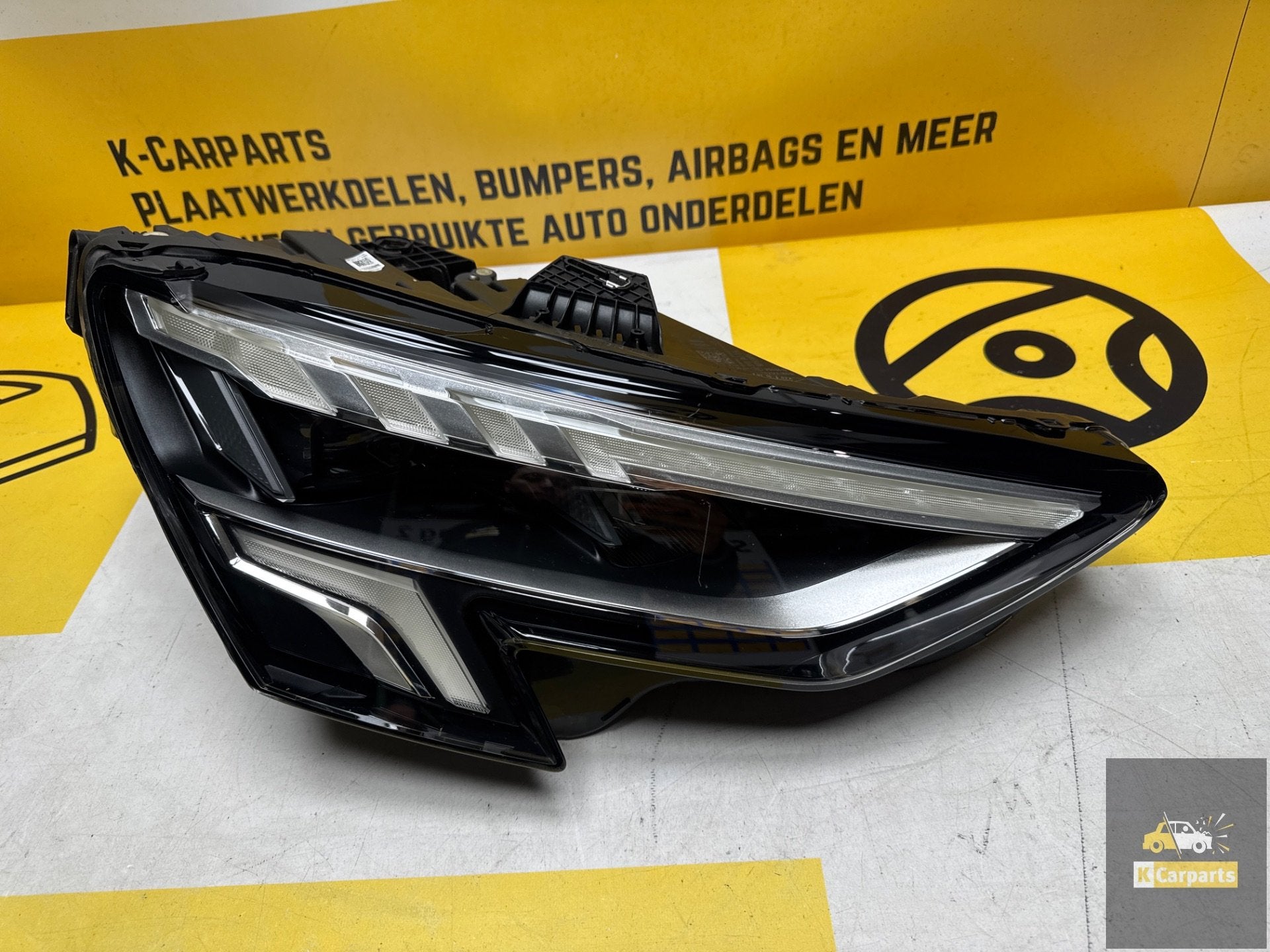 Audi A3 8Y Voll Led Koplamp Rechts Voor 8Y0941034, Info@fabrikant.eu, Fabrikantstraat 1
1000 AA  Amsterdam, NL, Fabrikant BV, Gebruikt