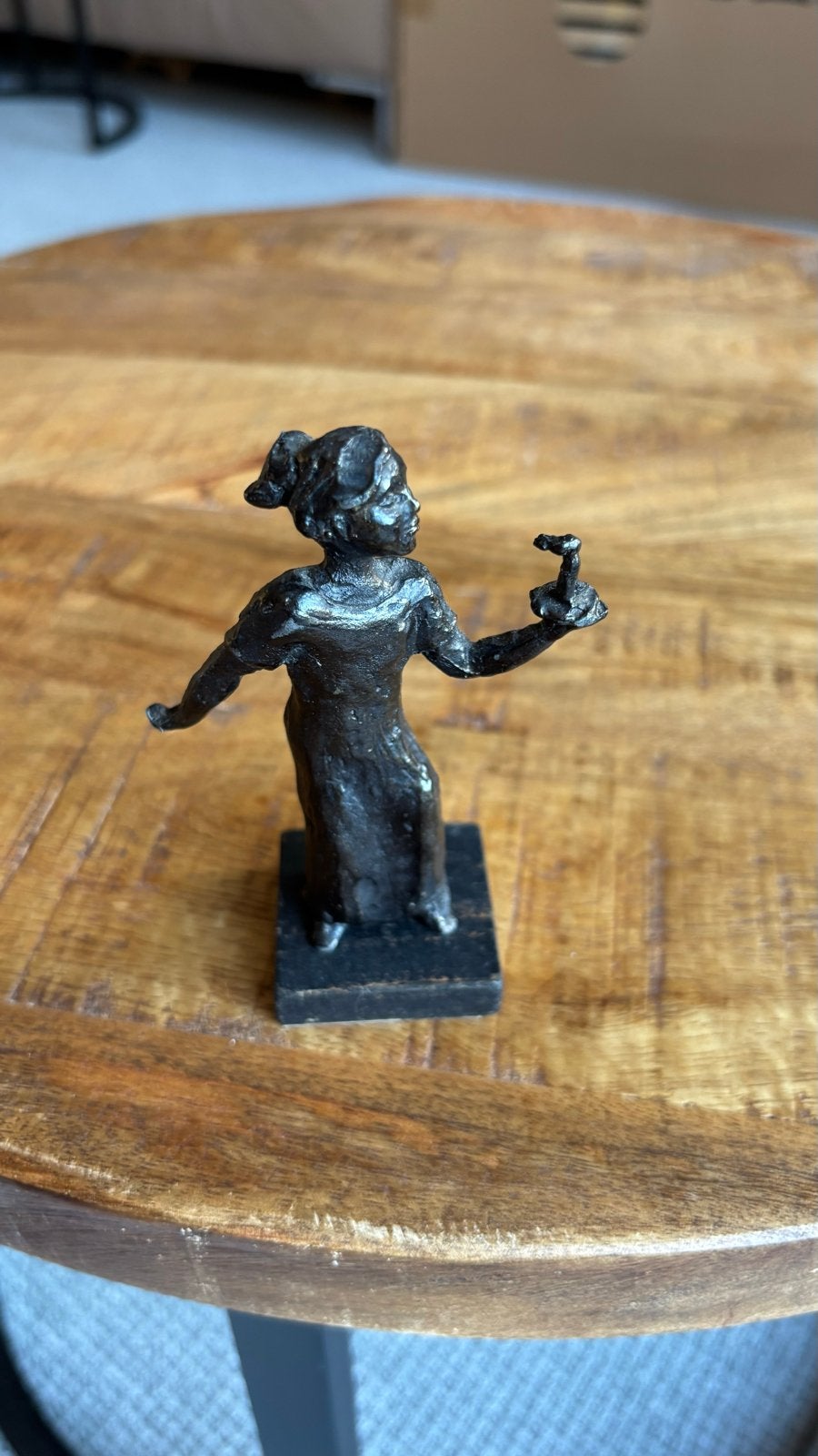 Origineel Bronzen Beeldje 'Meisje met blaker', Minder dan 20 cm, Ophalen of Verzenden, Zwart, Beeld