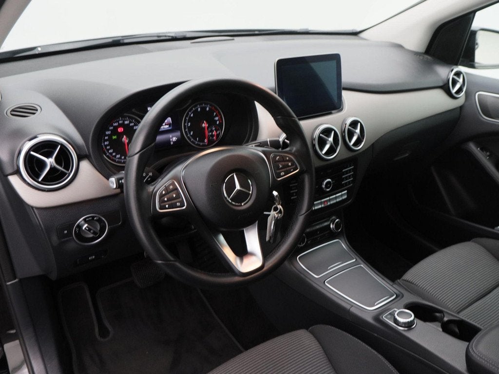 Mercedes-Benz B-klasse 180 Ambition Automaat | Navigatie | C, Gebruikt, 4 cilinders, Lichtsensor, 66 €/maand