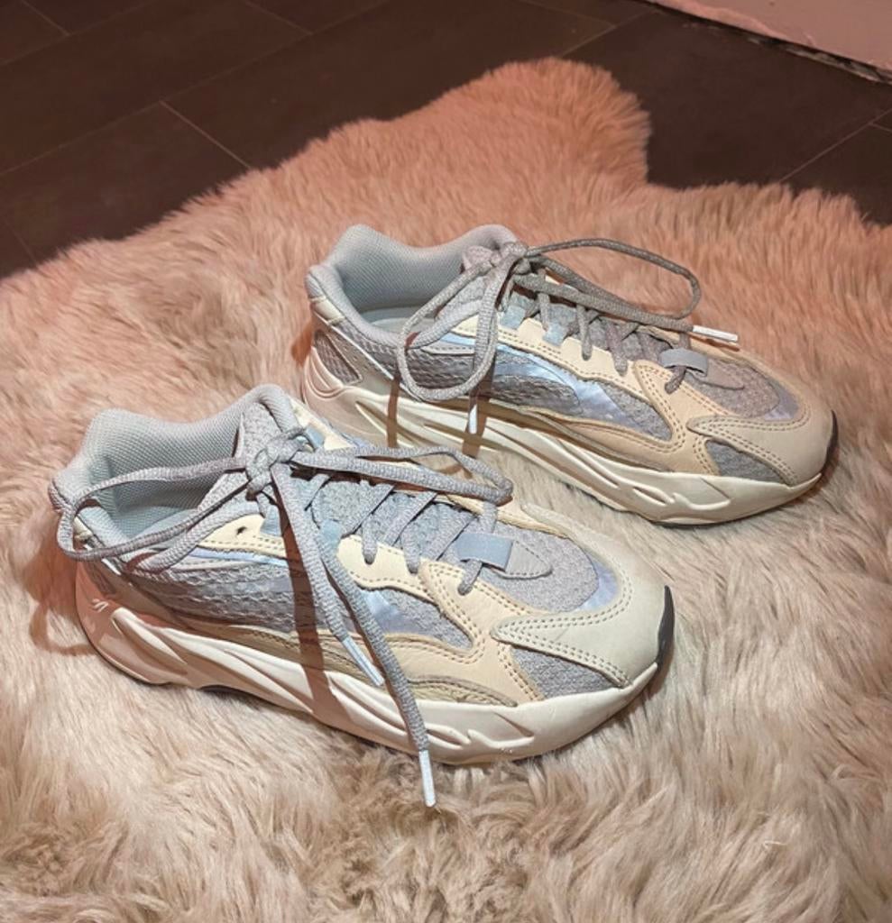 Adidas Yeezy Boost 700 V2 Static - Maat 37 1/3, Kleding | Dames, Schoenen, Ophalen of Verzenden, Zo goed als nieuw, Grijs, Sneakers of Gympen
