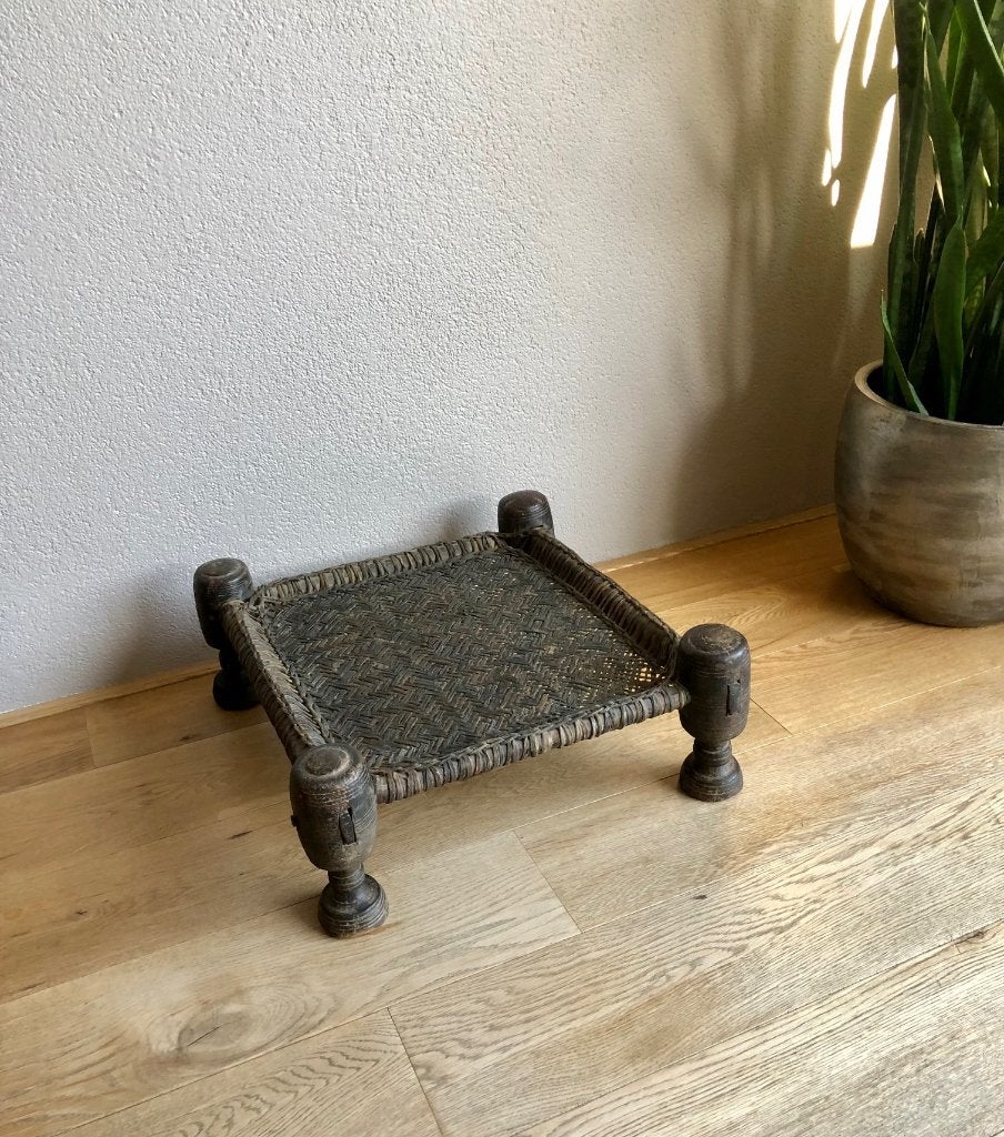 Antieke Oosterse Nuristan Cederhouten Kruk (19e eeuw), Ophalen of Verzenden