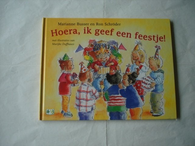 kleuter.06(7293) hoera ik geef een feestje! marianne busser, Ophalen of Verzenden, Zo goed als nieuw, Fictie algemeen