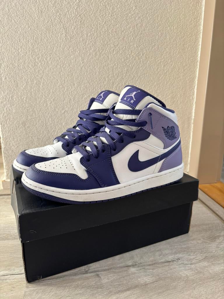 Air Jordans 1 Mid, Sky J Purple, Maat 42,5, Ophalen, Zo goed als nieuw, Overige kleuren, Sneakers of Gympen