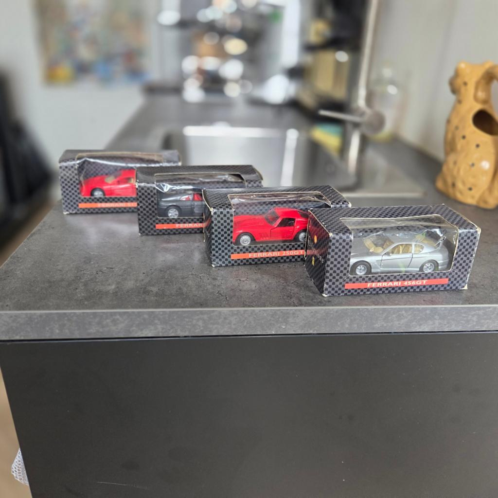 Set van 4 Ferrari modelauto's in originele verpakking, Ophalen of Verzenden, Zo goed als nieuw
