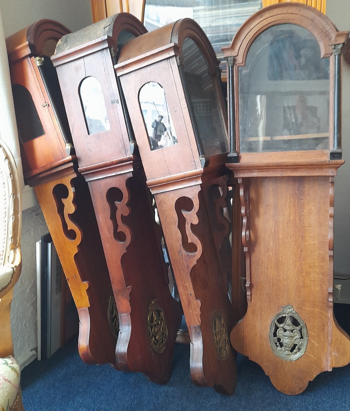 4 antieke complete grote Friese staartklokkasten, Ophalen