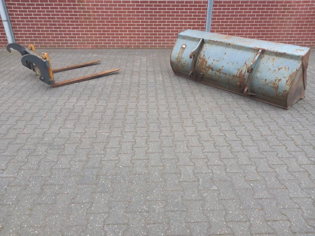 Palletvorken lepels dichte bak aanbouwdelen atlas shovel, Ophalen, Zo goed als nieuw