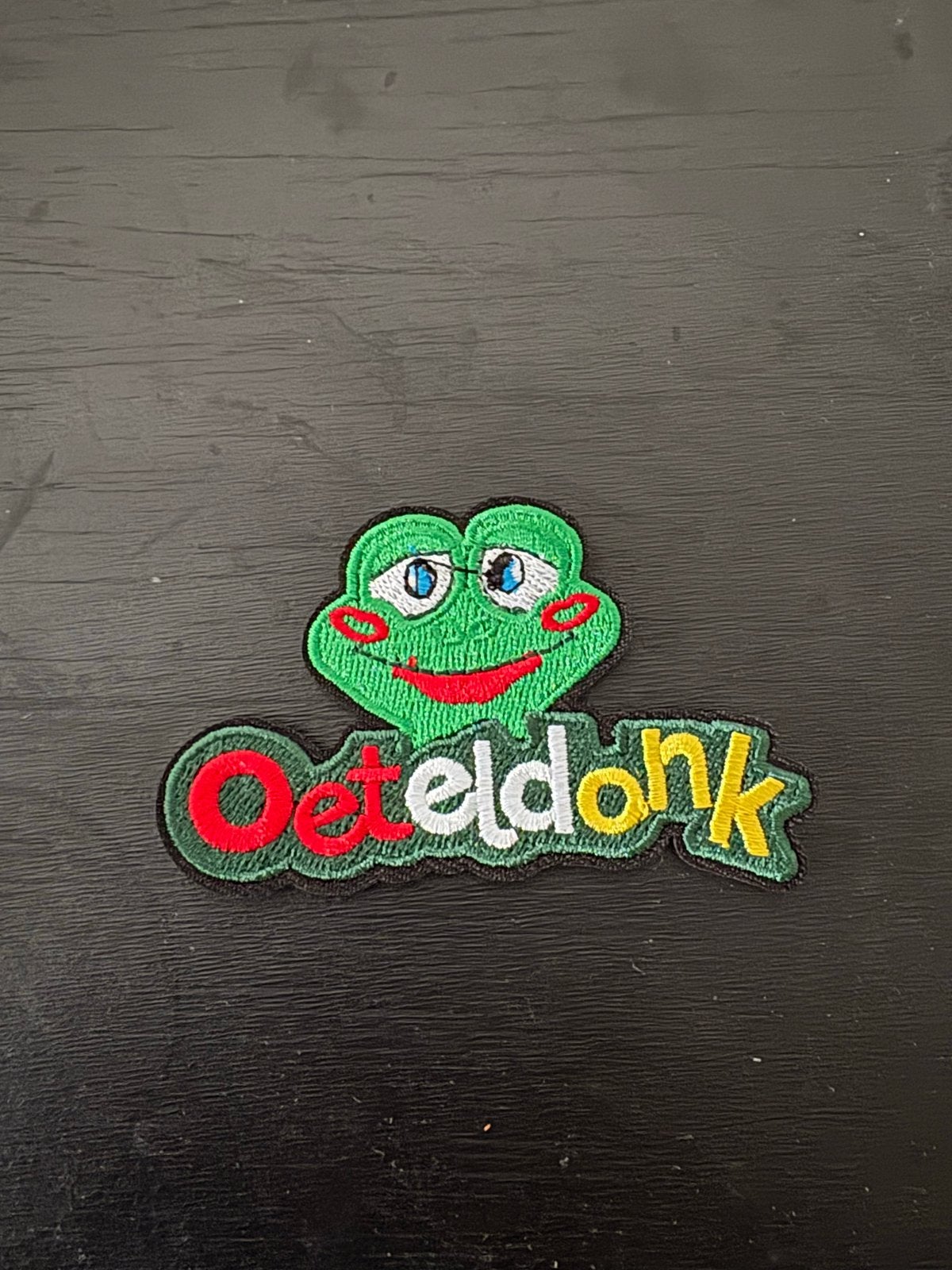 Oeteldonk Kikker Embleem - Carnaval Patch, Ophalen of Verzenden, Nieuw, Overige applicaties