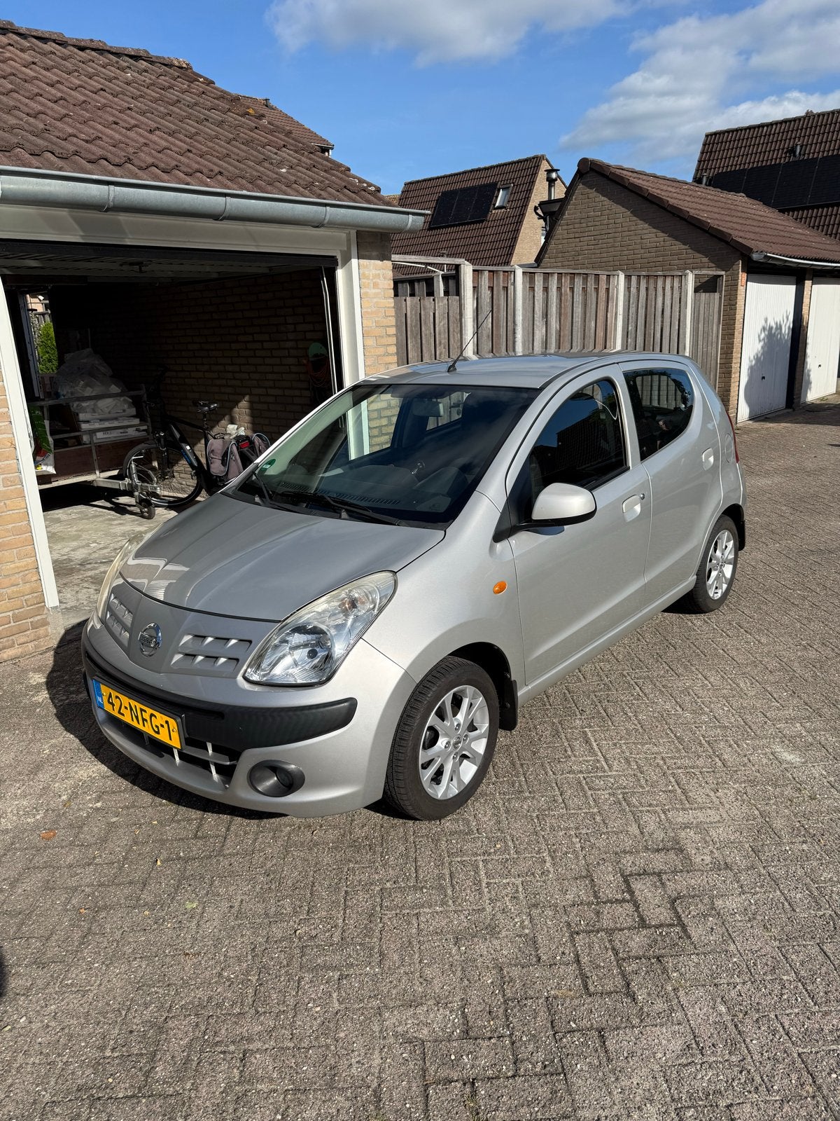 Nissan Pixo 1.0 50KW 5D 2010 Grijs Look uitvoering, Auto's, Voorwielaandrijving, Stof, Metallic lak, 4 stoelen