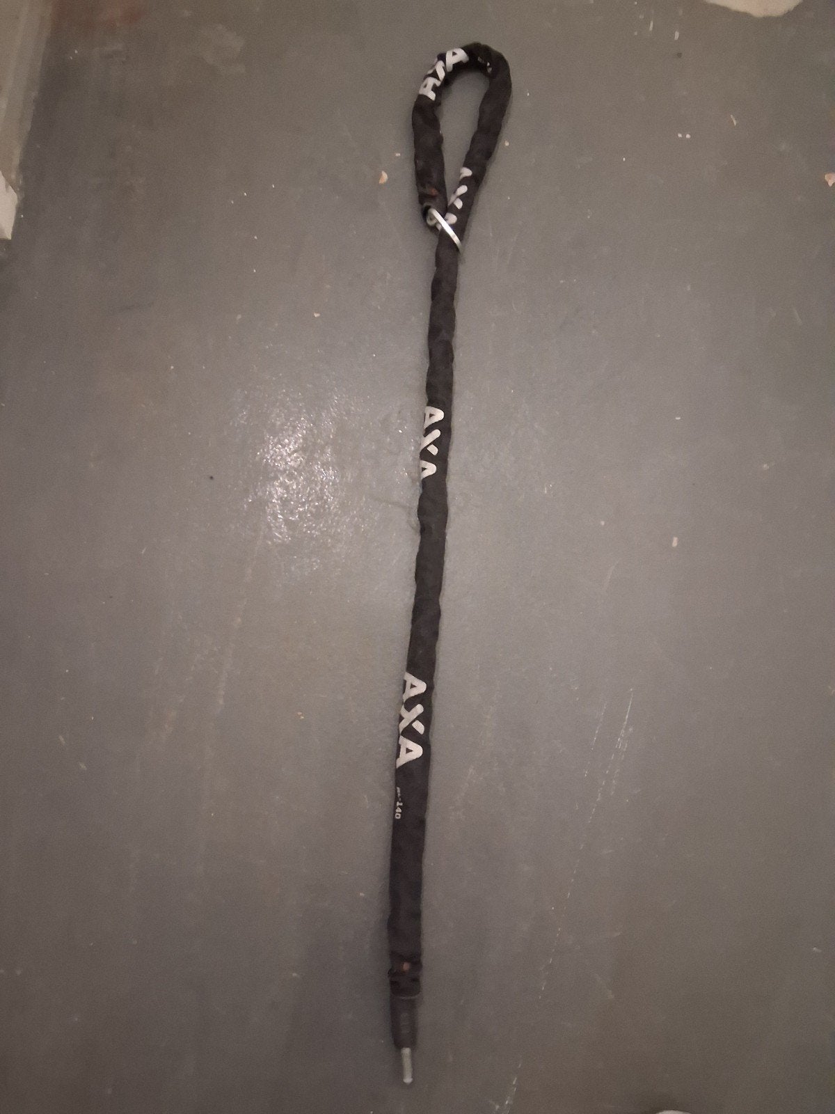 Axa defender solid insteek ketting 140cm, Fietsen en Brommers, Fietsaccessoires | Fietssloten, Ophalen, Insteekslot