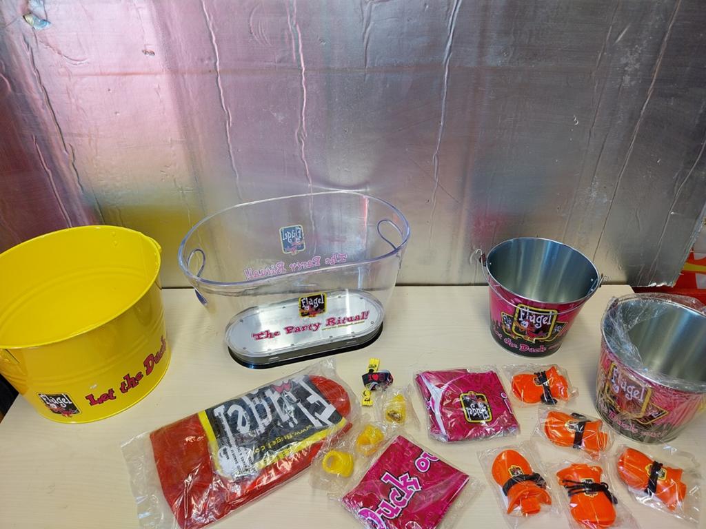 Flügel Feestartikelen Set - Collectors Item Inclusief, Hobby en Vrije tijd, Feestartikelen, Ophalen