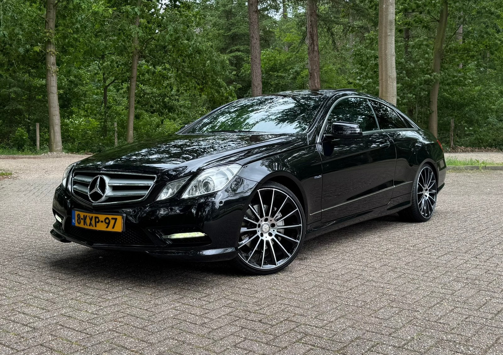 Mercedes E-Klasse E350 Coupe Youngtimer | BTW | AMG, Auto's, Automaat, 1800 kg, Zwart, 4 stoelen