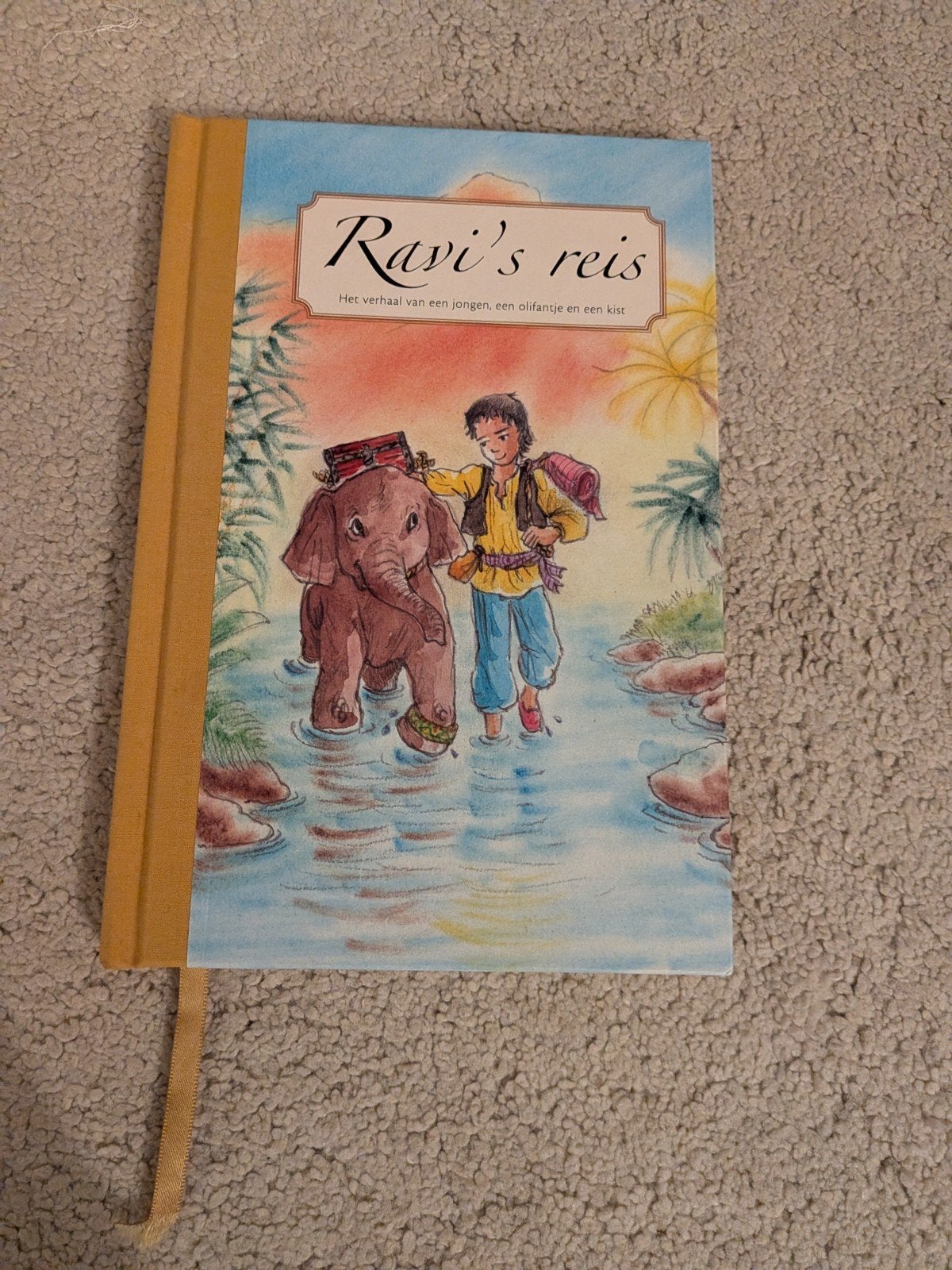 Ravi's Reis: Het verhaal van een jongen, olifantje en kist, Ophalen of Verzenden, Zo goed als nieuw, Onbekend, Sprookjes