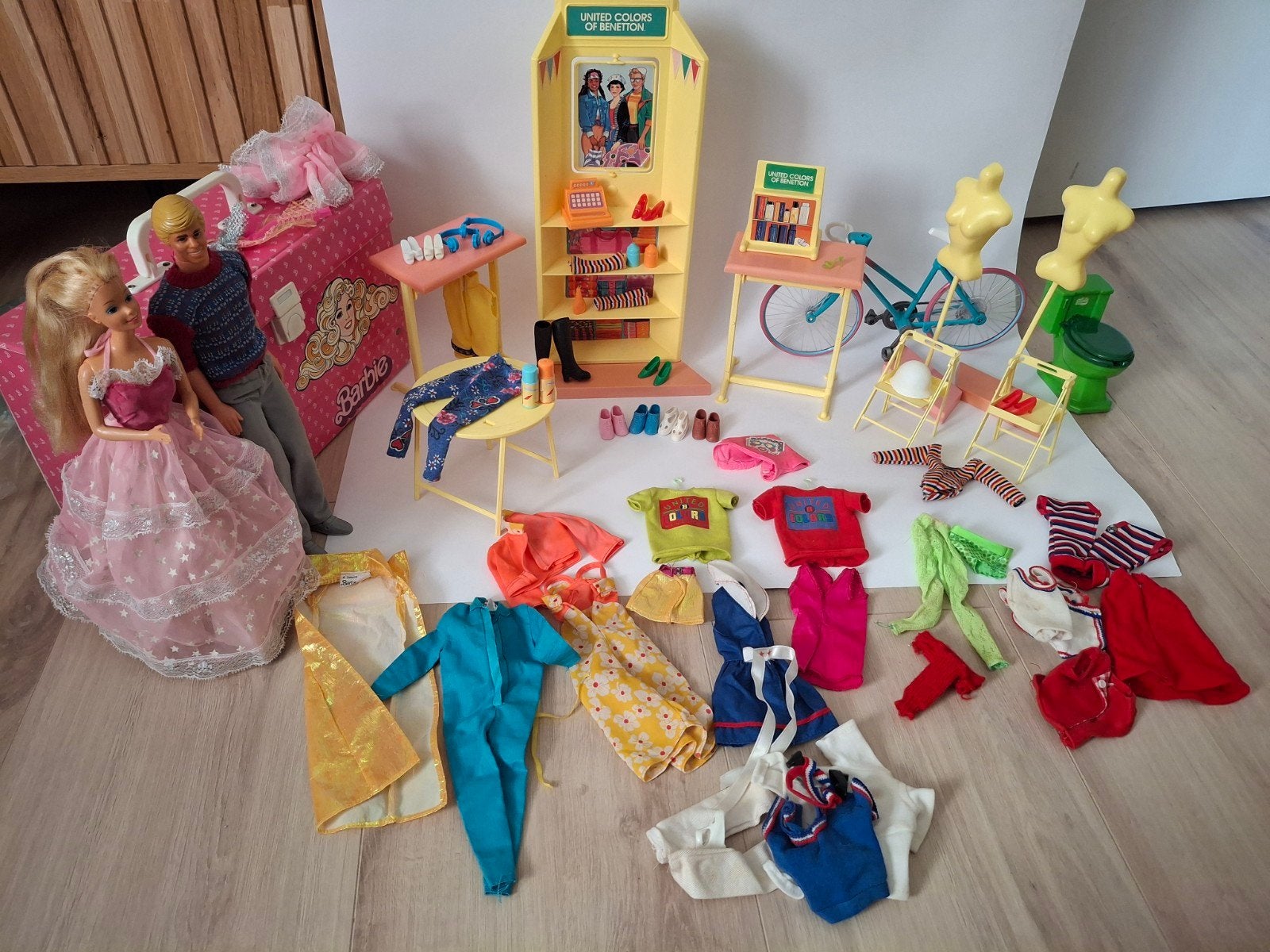Vintage Barbie Ken poppen en Benetton kledingwinkel koffer, Ophalen of Verzenden, Gebruikt, Barbie