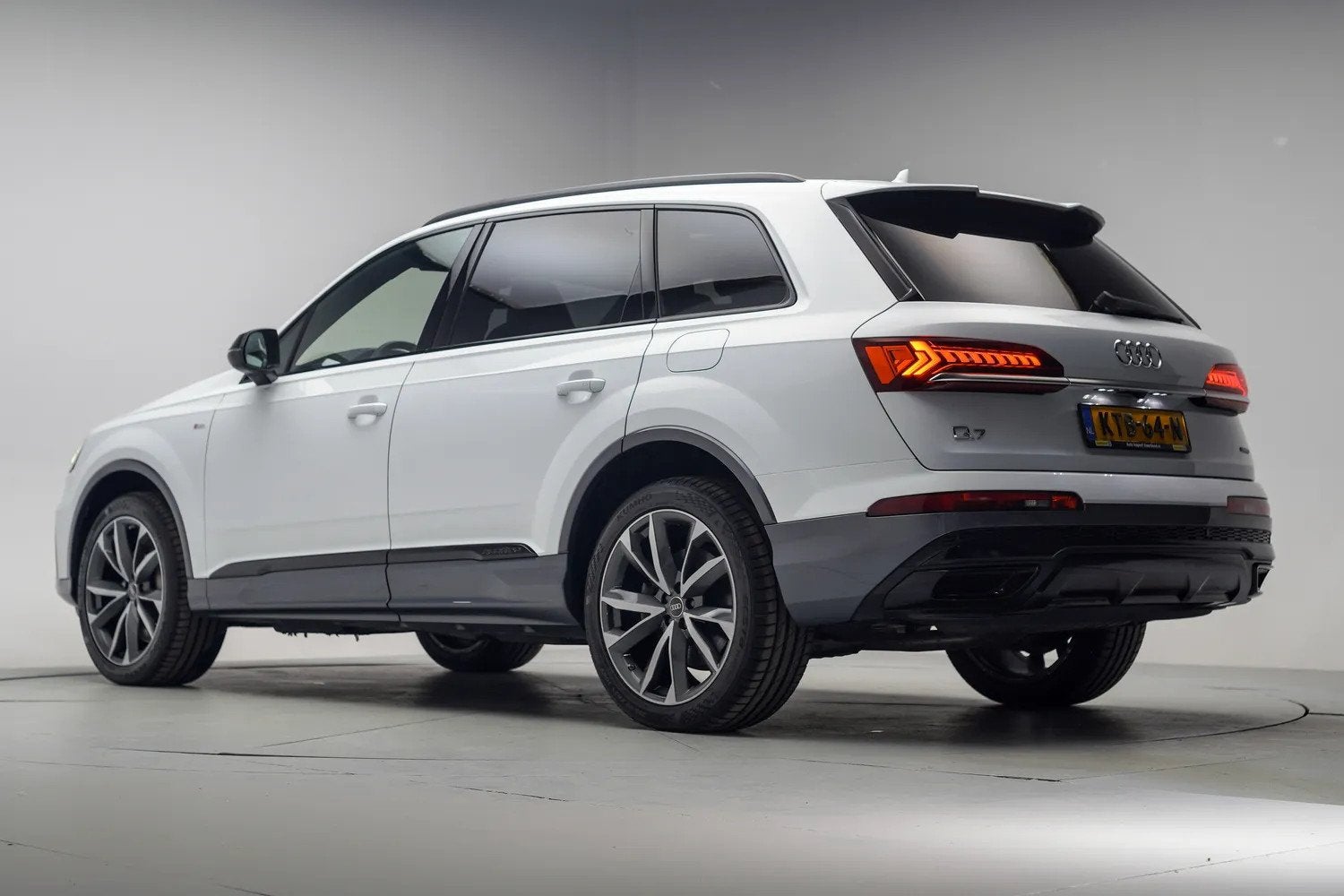 Audi Q7 55 TFSI e quattro S line Black Ed. [ Panorama Matrix, Auto's, Audi, Automaat, Gebruikt, 2995 cc, Wit