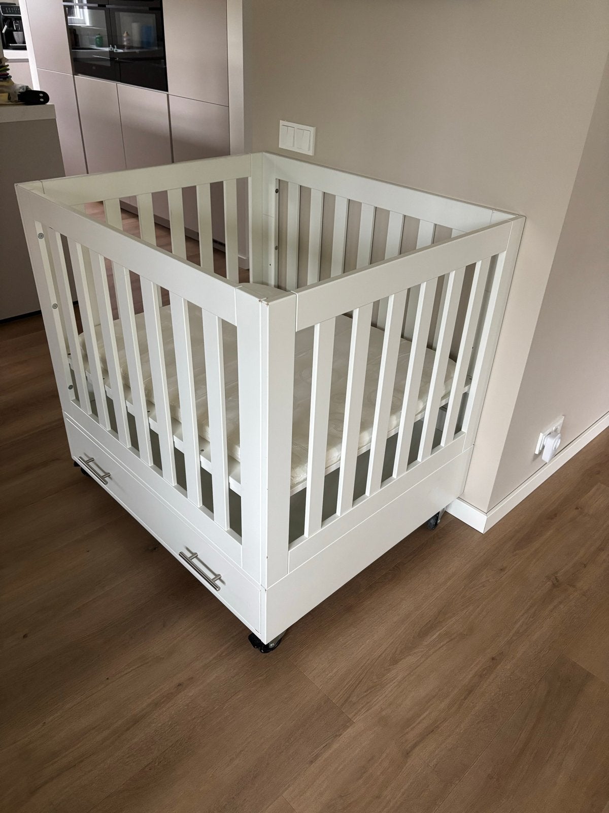 Witte vierkante box met lade en wieltjes, Ophalen, Zo goed als nieuw, Vierkant, Lade
