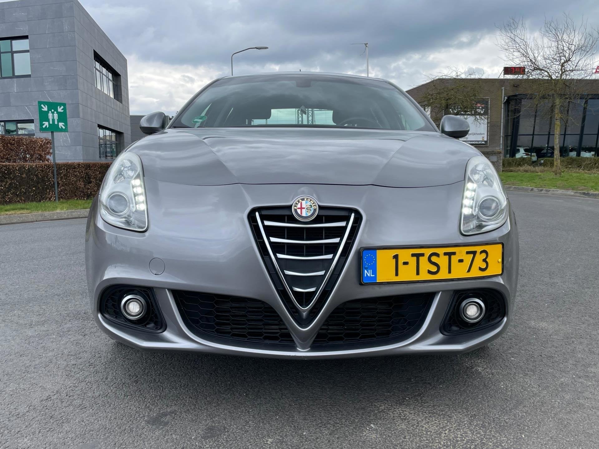 Alfa Romeo Giulietta 1.4 T Distinctive Lusso Aut, 170pk, Nav, Stof, Euro 6, 4 cilinders, Origineel Nederlands