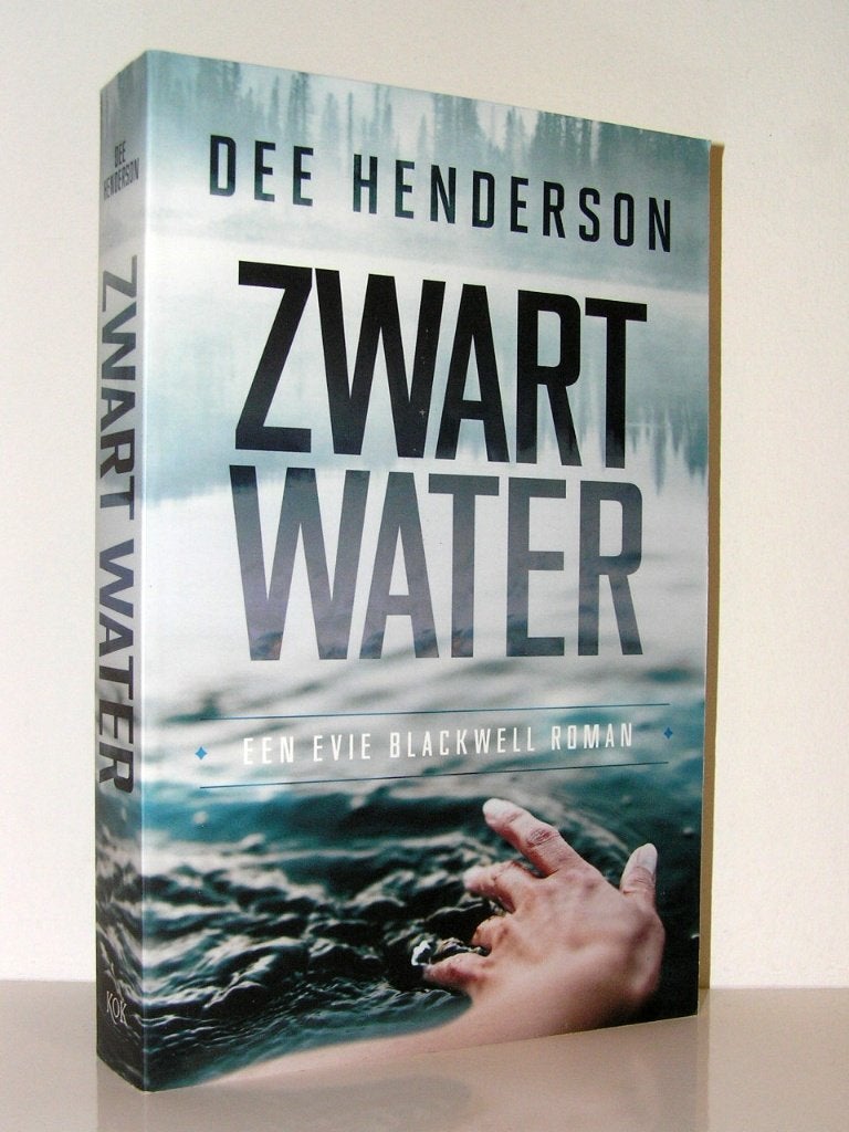 Dee Henderson - Zwart water (spannende christelijke roman), Ophalen of Verzenden, Zo goed als nieuw