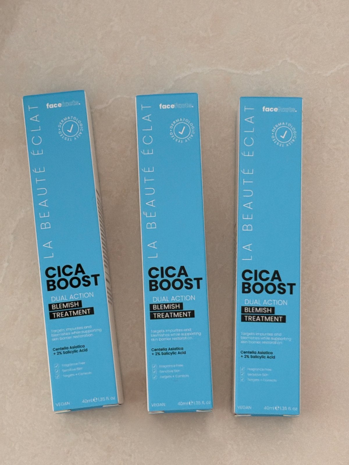 Spotprijs!! La Beauté Éclat Cica Boost, Ophalen of Verzenden, Nieuw, Gehele gezicht, Verzorging