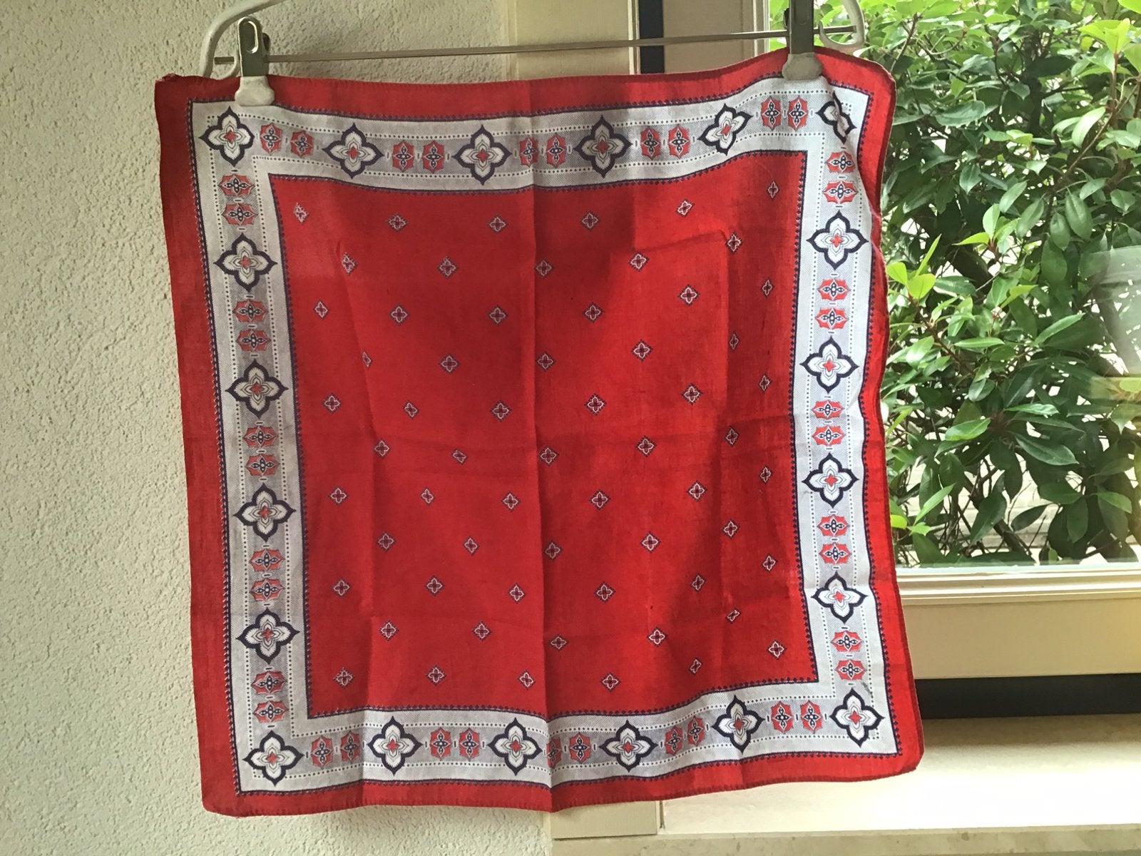Bandana rood motief, Carnaval, Overige maten, Ophalen of Verzenden, Zo goed als nieuw