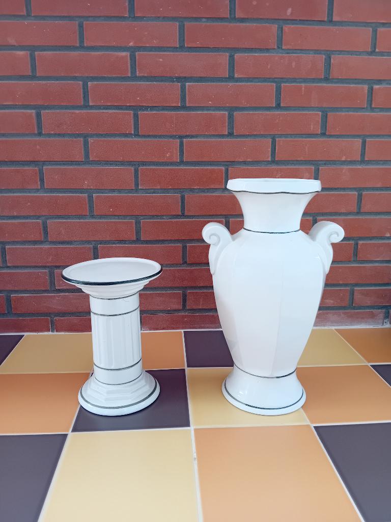 Vaas met standaard, Huis en Inrichting, Woonaccessoires | Vazen, Ophalen, Aardewerk of Porselein, Zo goed als nieuw, Minder dan 50 cm