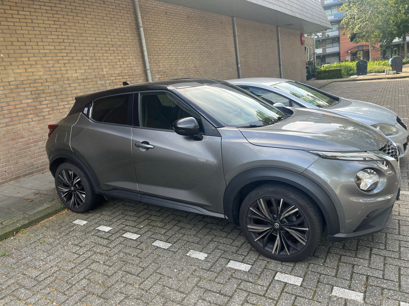 Foto 2 van Nissan Juke 1.0 Dig-t 117pk DCT 2021 Grijs