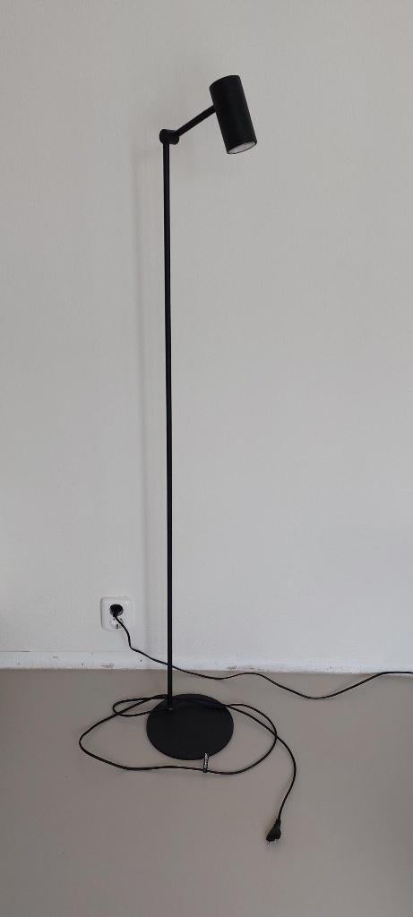 vloerlamp, Ophalen, Zo goed als nieuw, Minimalistisch dus in ieder interieur inpasbaar., Metaal
