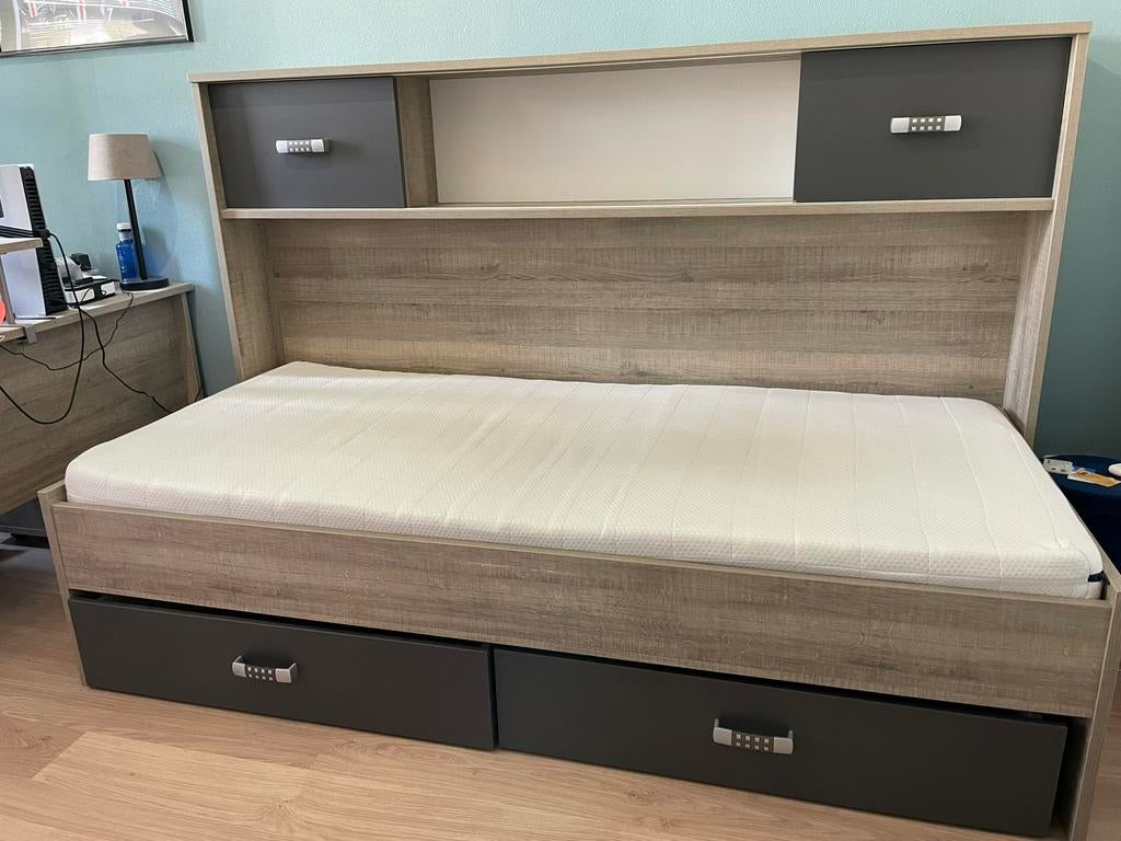 Bed met 2 grote lades en ombouw, Huis en Inrichting, Slaapkamer | Bedden, Ophalen, 90 cm, Eenpersoons, Grijs