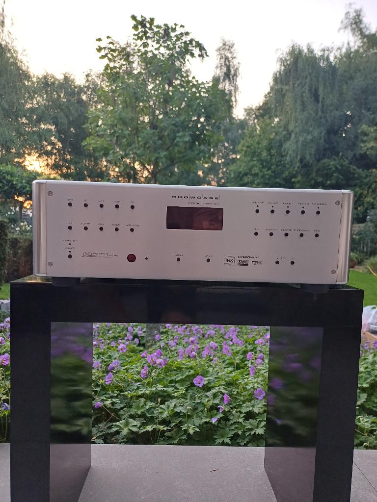 Krell Showcase processor, Ophalen, Zo goed als nieuw, 120 watt of meer, Overige merken