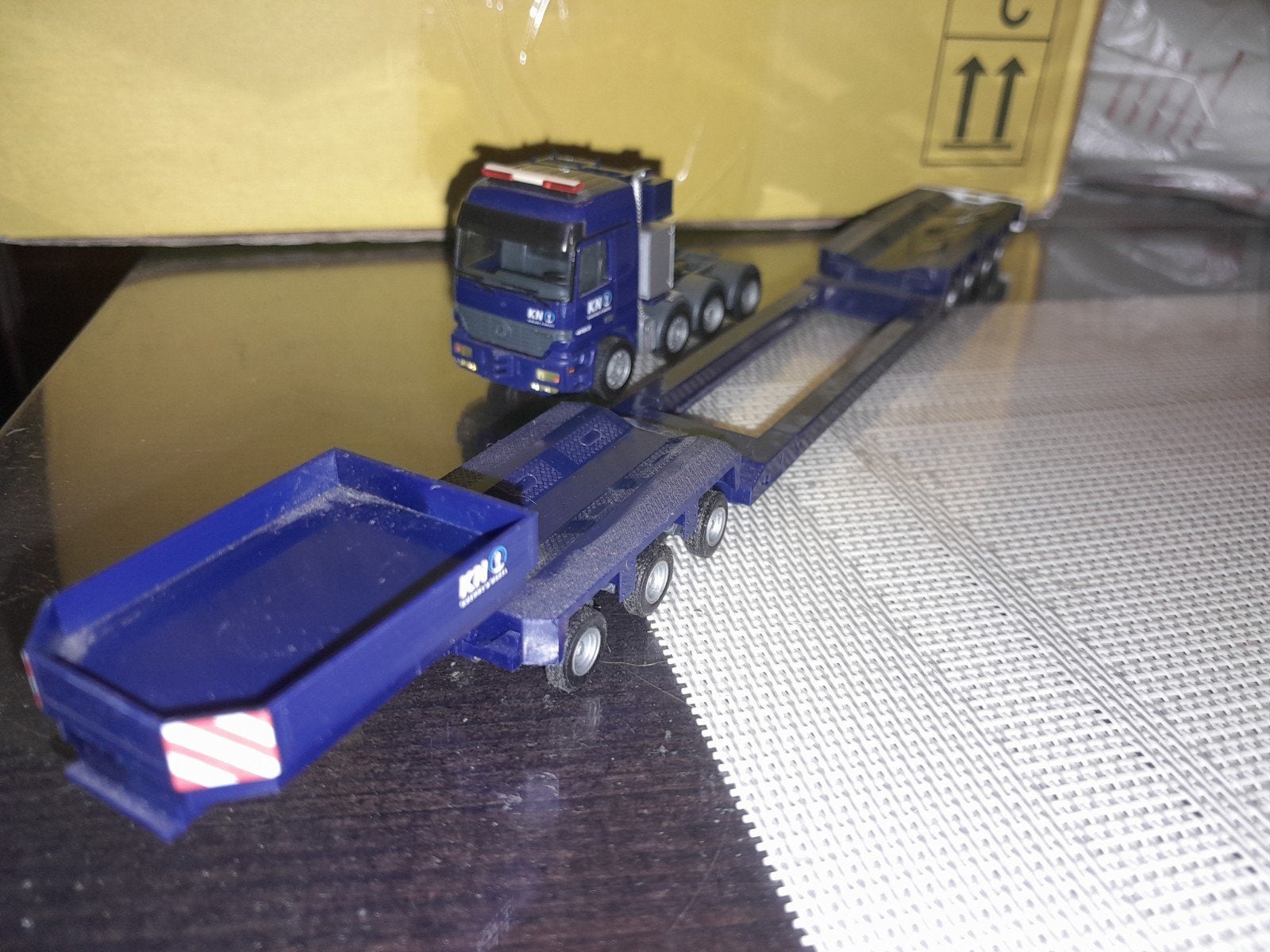 Kuhne nagel, Hobby en Vrije tijd, Modelauto's | 1:87, Ophalen of Verzenden, Zo goed als nieuw, Bus of Vrachtwagen, Herpa