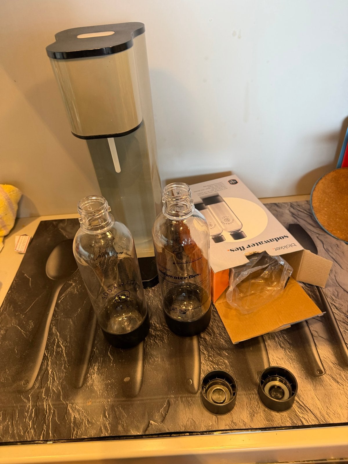 Sodastream met CO2-fles en 2 Blokker sodawater flessen, Ophalen of Verzenden, Gebruikt