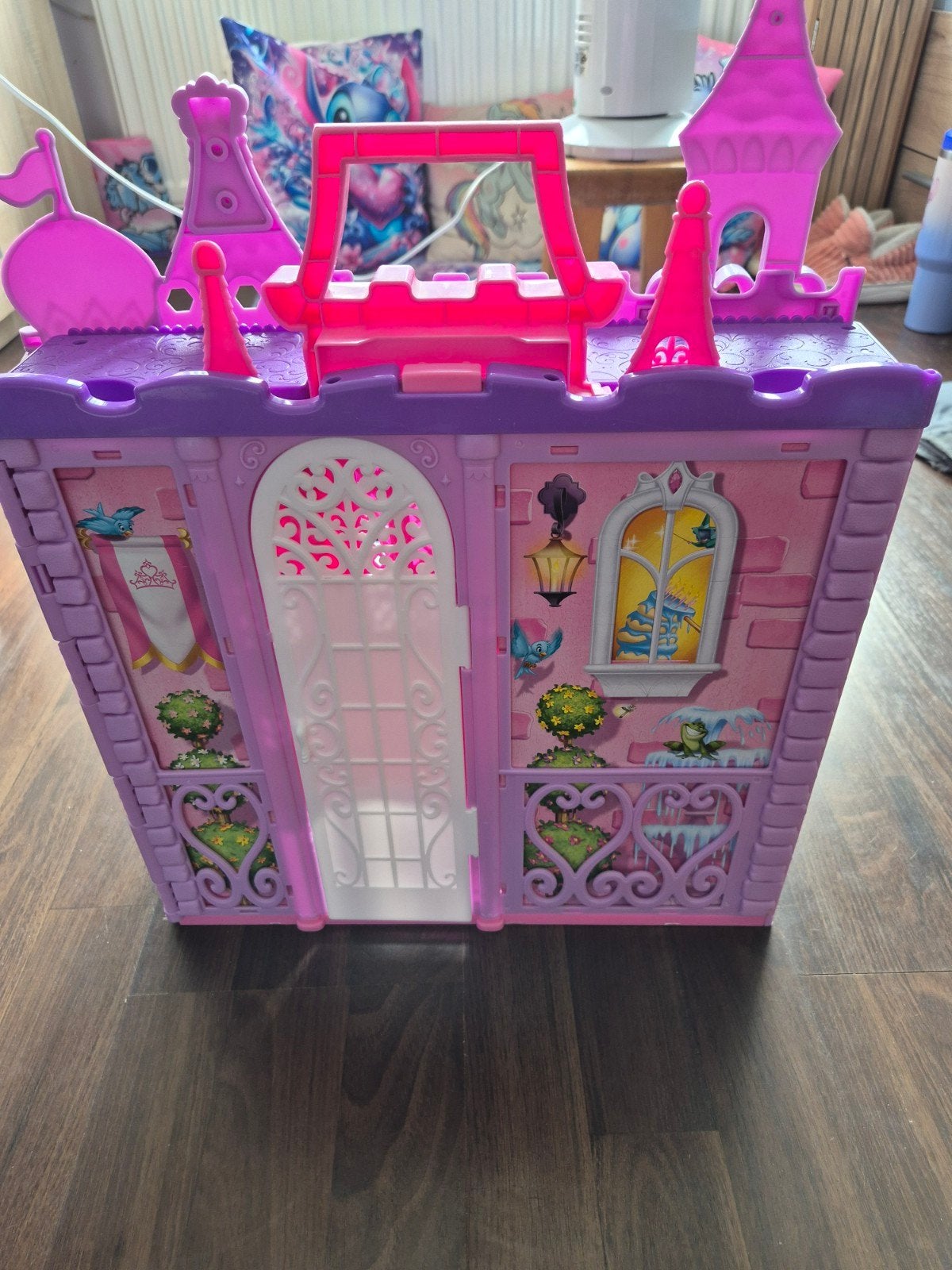 Diverse disney barbies en kasteel en paard met koets, Ophalen, Poppenhuis
