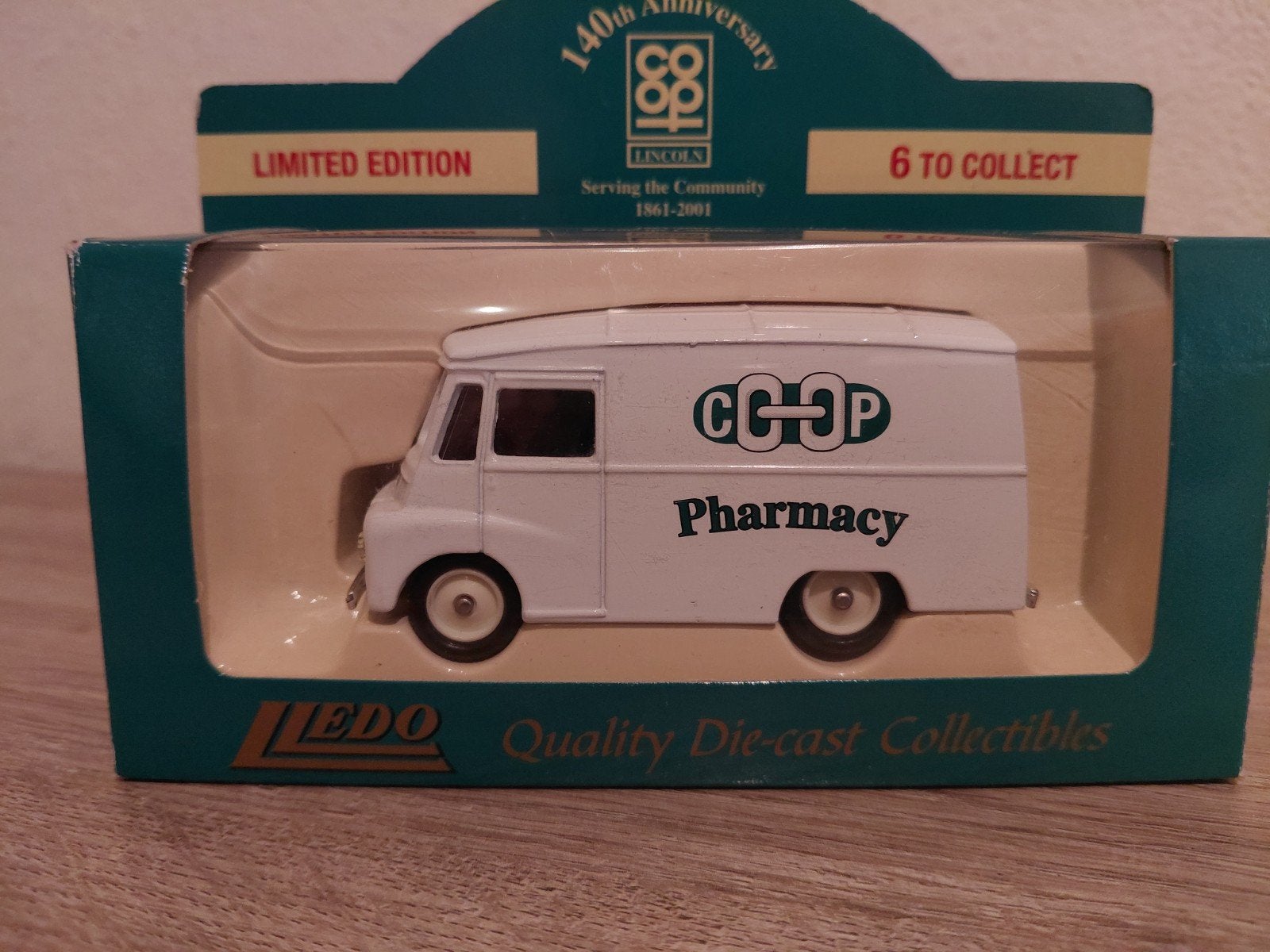 Limited Edition 'Lincoln Pharmacy' Morris LD150 Van, Overige merken, 1:50 of kleiner, Verzenden, Nieuw