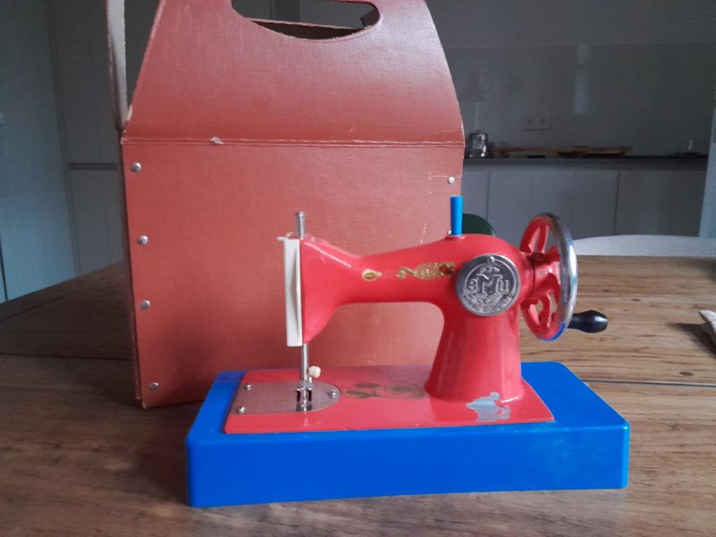 Kindernaaimachientje vintage, Ophalen