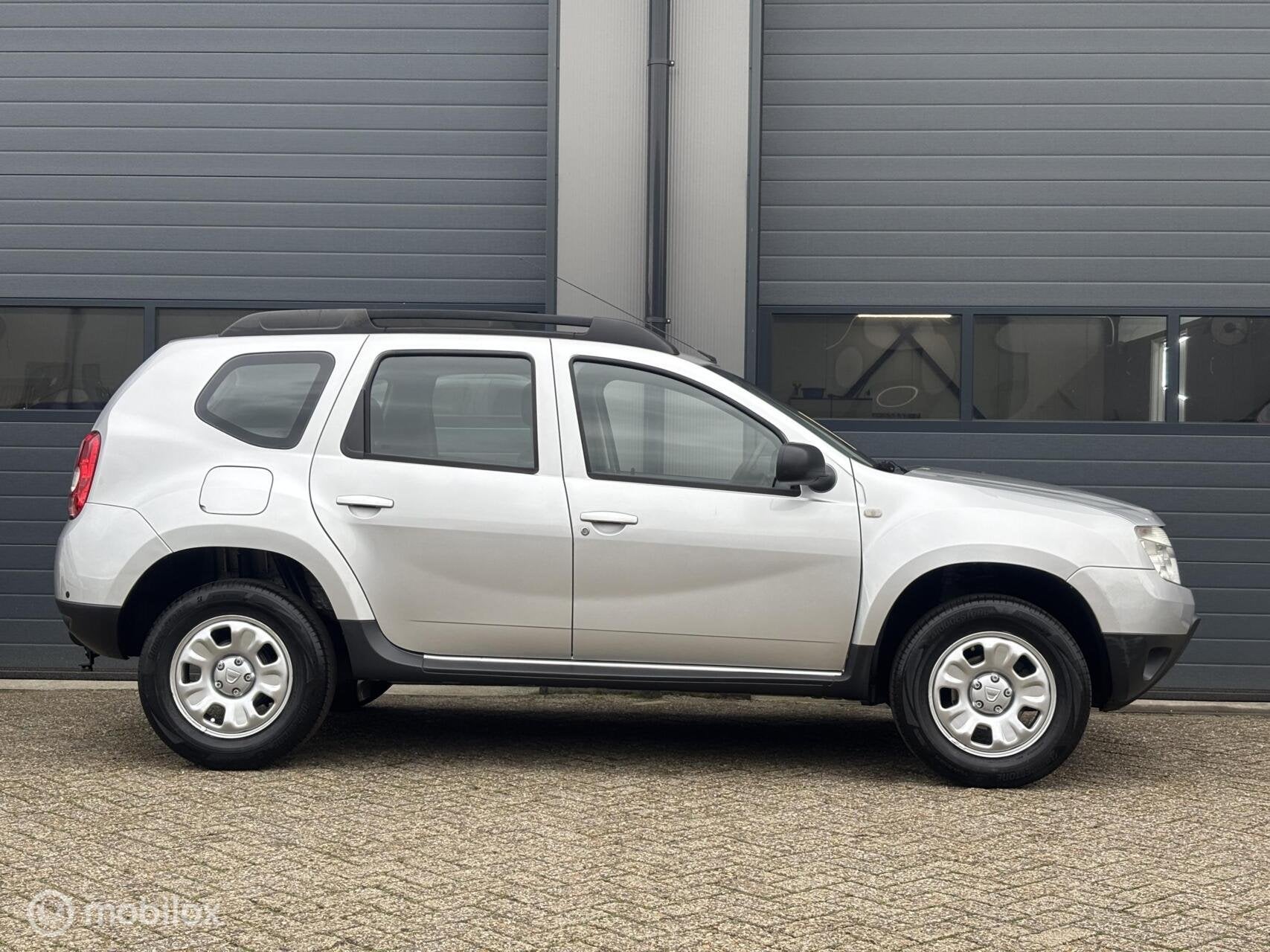 Dacia Duster 1.6 Lauréate 2wd Uitvoering Orig NL Auto, Auto's, Voorwielaandrijving, Euro 5, Verwarmde buitenspiegels, 4 cilinders