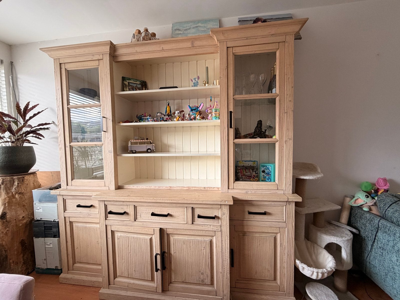 Grote houten buffetkast met vitrines en lades, Huis en Inrichting, Ophalen, Gebruikt, 200 cm of meer, Met lade(s)