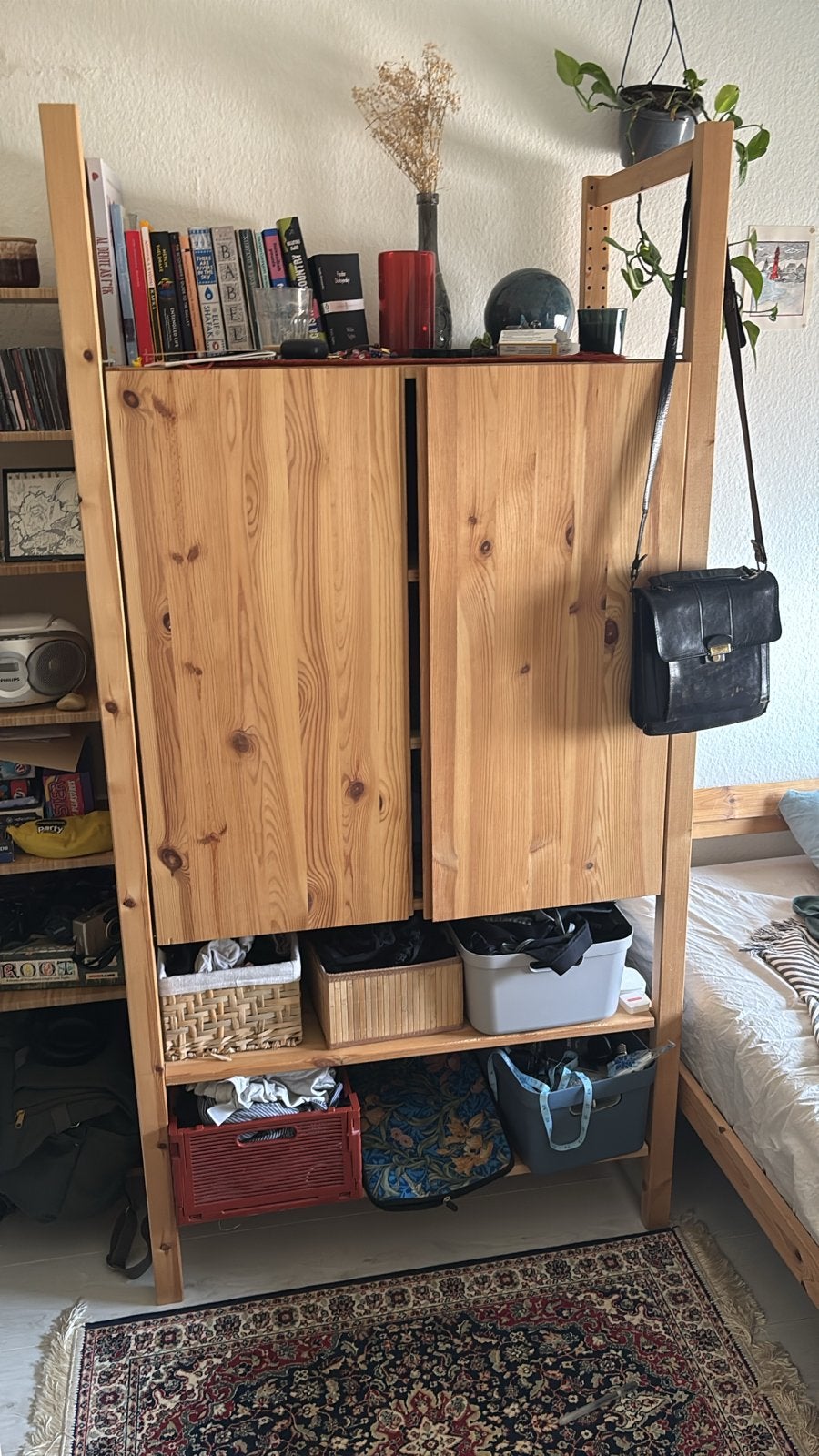 Houten kast met deuren en planken - Veel opbergruimte, Huis en Inrichting, Kasten | Kledingkasten, Ophalen, Gebruikt, 50 tot 100 cm