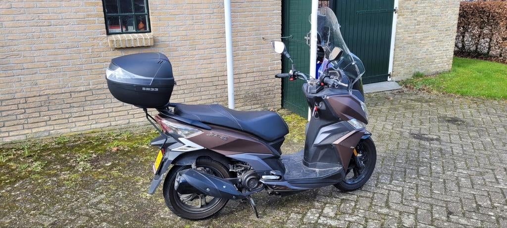 Sym Jet X 50cc 2021 max 45/50 km/u. Inclusief 2 helmen, Ophalen, Maximaal 45 km/u, Zo goed als nieuw, Benzine