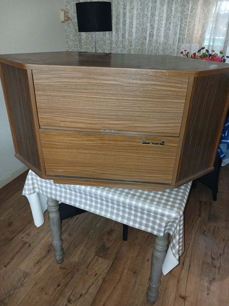 grundig senderwahl radio hoekmeubel, Ophalen