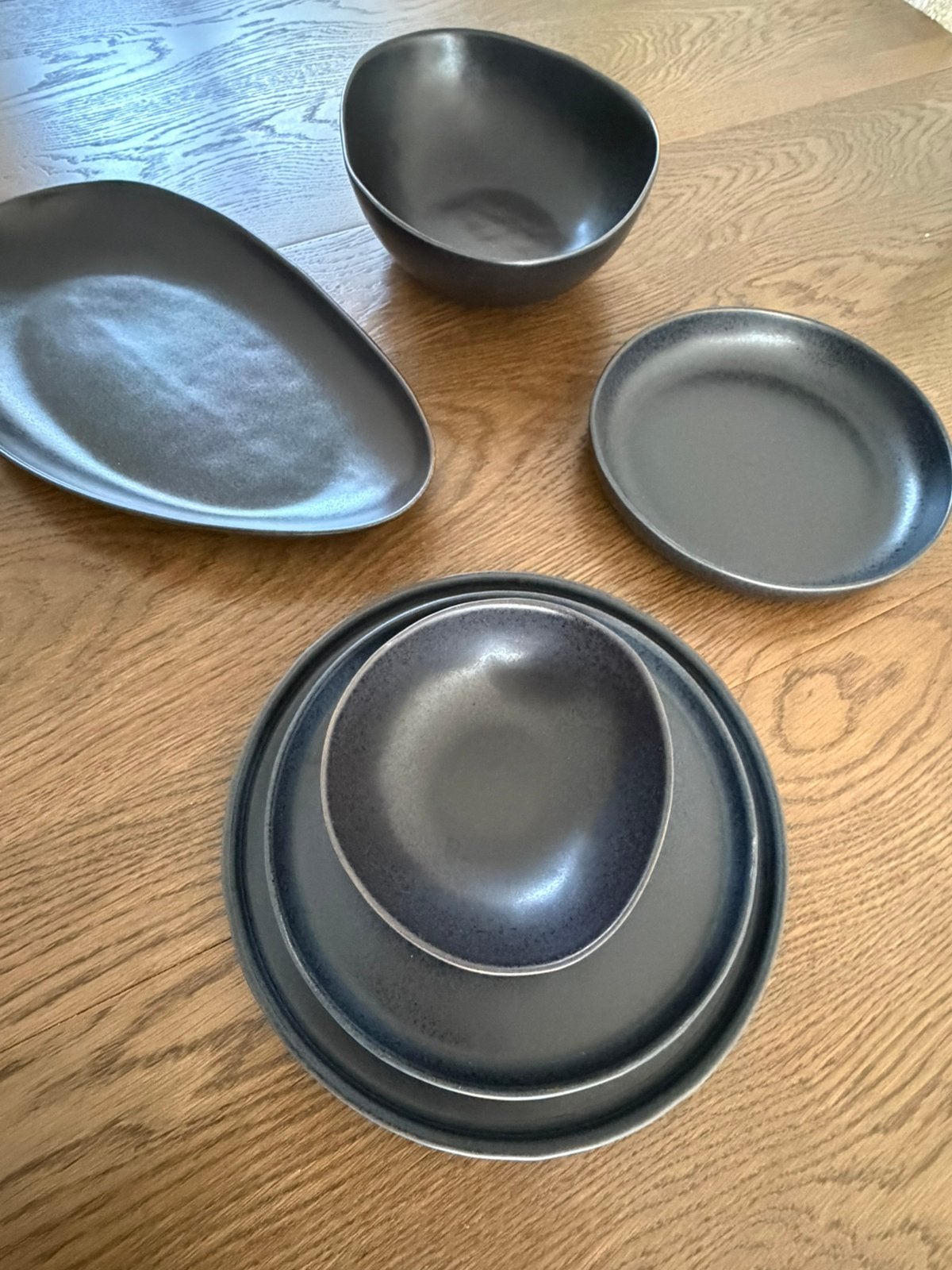H&M serviesset 6 personen + opdienbord en saladekom, Huis en Inrichting, Keuken | Servies, Ophalen, Zo goed als nieuw, Bord(en)