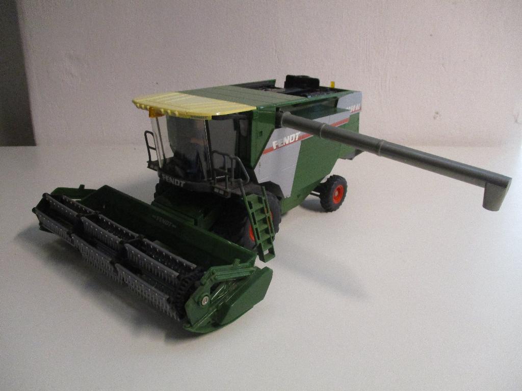 Siku Fendt 8350AL combine, Hobby en Vrije tijd, Ophalen of Verzenden, Gebruikt, Tractor of Landbouw, SIKU