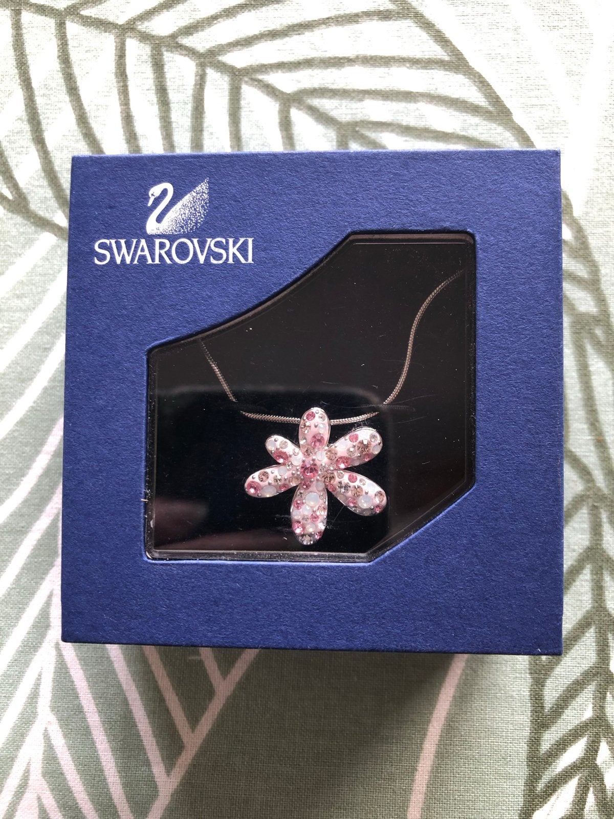 Nieuwe Swarovski ketting met bloemhanger, Met kristal, Nieuw, Ophalen of Verzenden, Roze