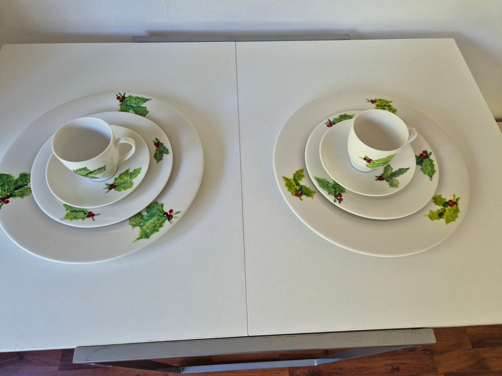 Feest servies: 2 kop & schotels, 7 ontbijt- & 7 dinerbor, Ophalen, Keramiek, Nieuw, Bord(en)