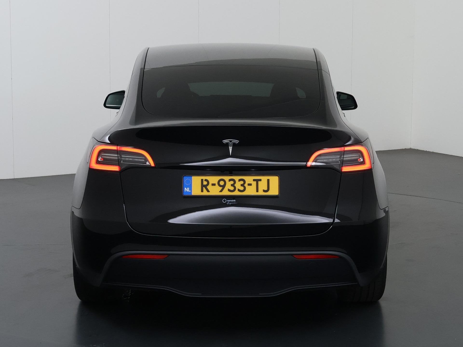 Foto 4 van Tesla Model Y RWD 58 kWh | Panoramadak | 360° Camera | Stoe