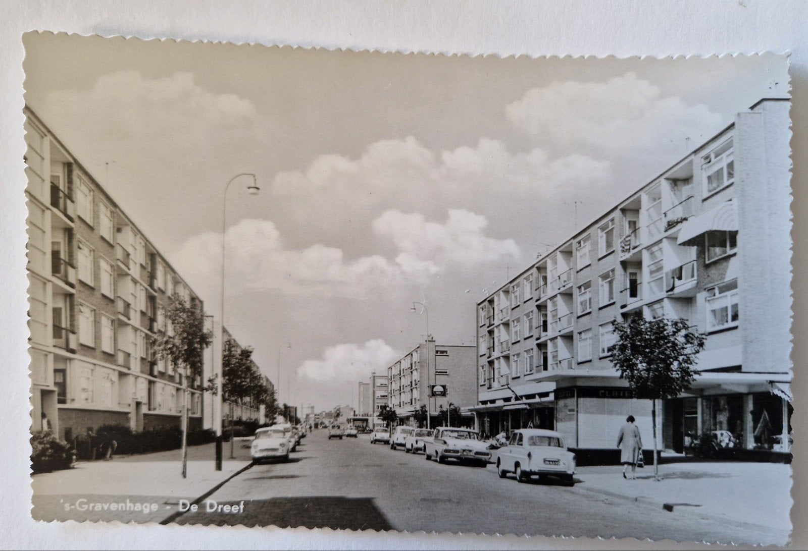 49  fotokaart Den Haag - De Dreef met oude auto's, Ophalen of Verzenden, 1940 tot 1960, Ongelopen, Zuid-Holland