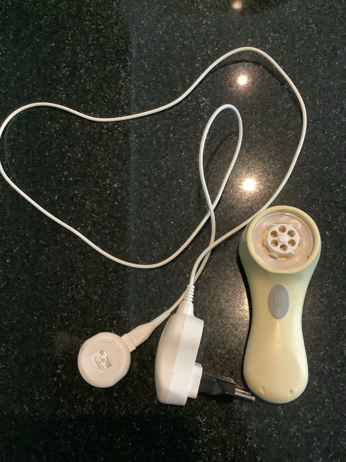 Clarisonic Mia gezichtsreinigingsborstel met oplader, Ophalen of Verzenden, Gebruikt, Overige typen