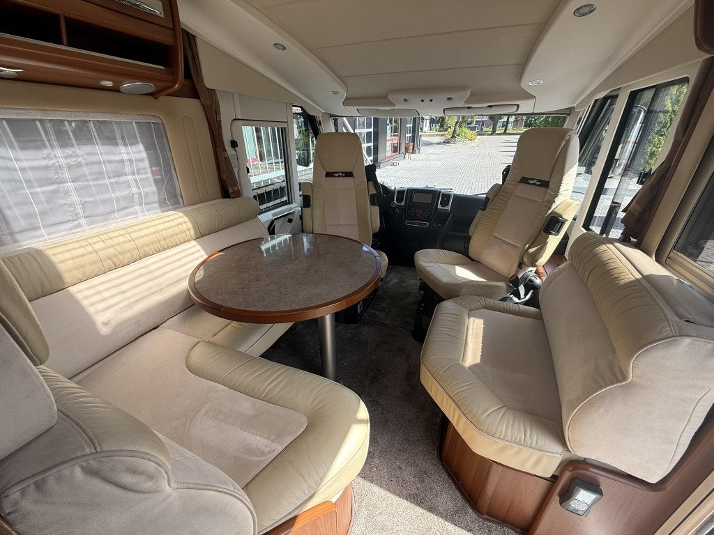 Carthago Chic E-Line I 51 QB - 2014 - BOMVOL - LUXE CAMPER, Caravans en Kamperen, Campers, Koelkast, Standaard zit, Vloeistofverwarming
