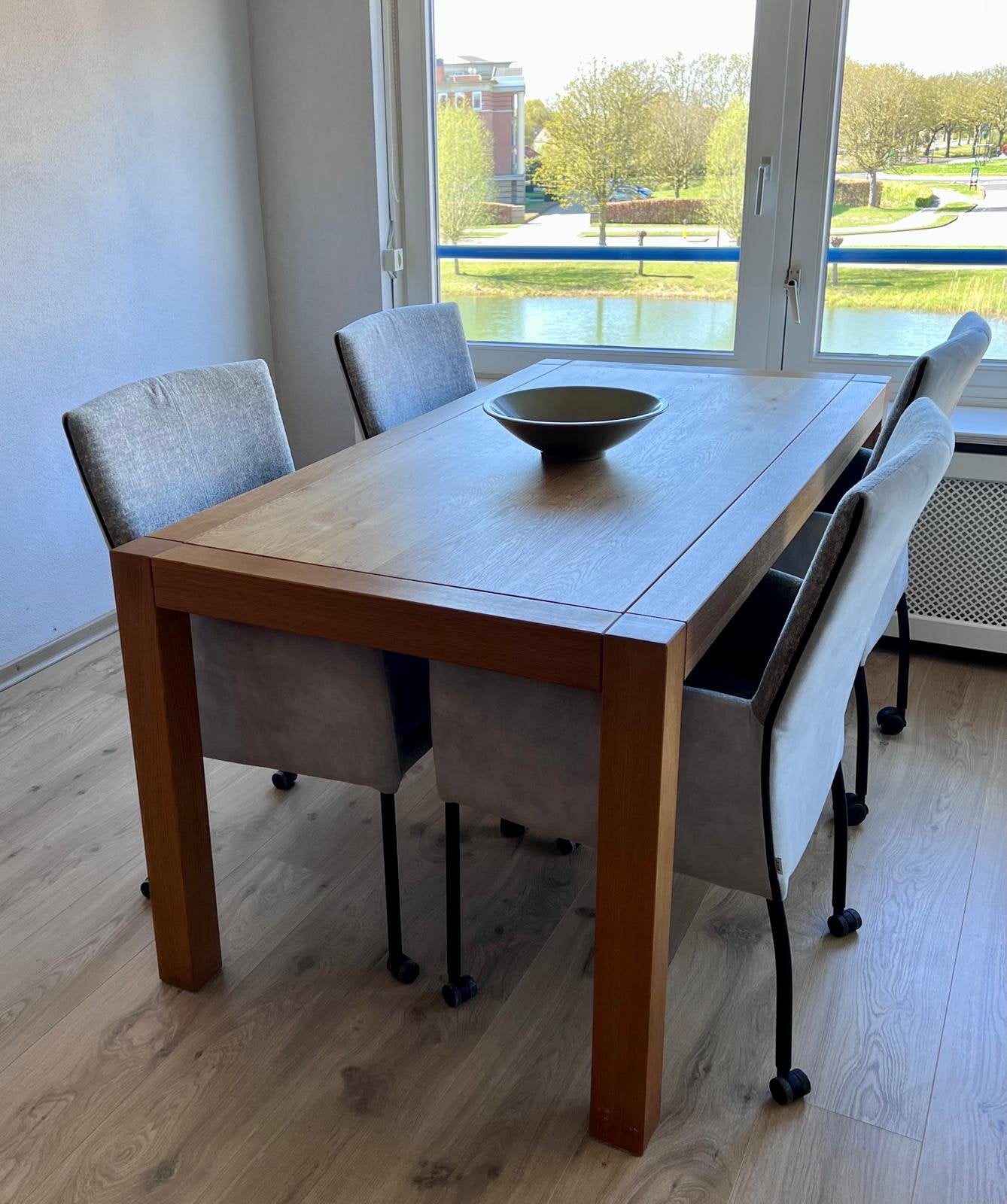 4x Just Design | Olav eetkamerstoel op wieltjes, Huis en Inrichting, Ophalen, Zo goed als nieuw, Vier, Stof