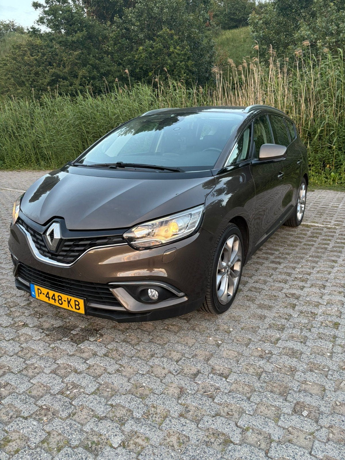 Renault Grand Scenic 1.2 Energy TCe 115pk 7pl. 2017 Bruin, Auto's, Voorwielaandrijving, 4 cilinders, 7 stoelen, 75 €/maand