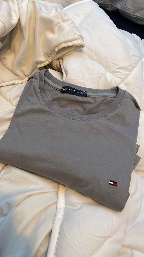 Tommy hilfiger shirtje, Ophalen of Verzenden, Zo goed als nieuw, Overige maten, Grijs